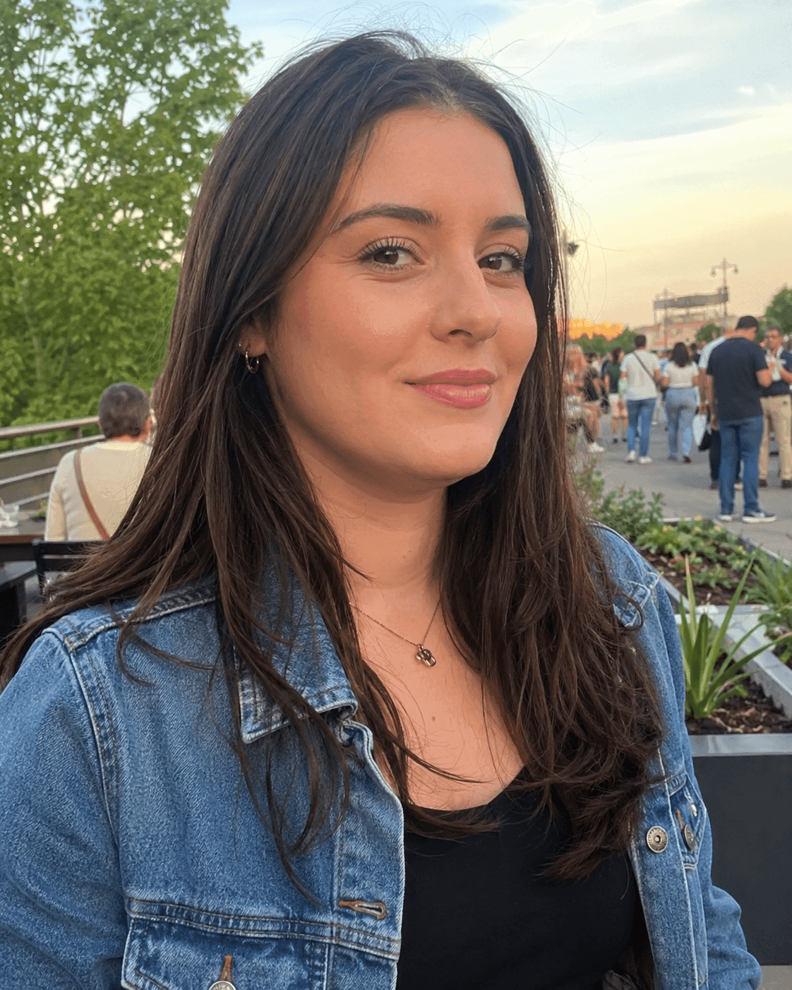 Before jawline filter: woman's portrait with a soft, rounded lower face